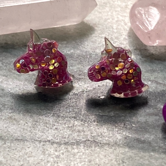 🎈Sale 🎈2 for $10 NWOT Kawaii pink sparkle confetti unicorn post earrings - Picture 2 of 7